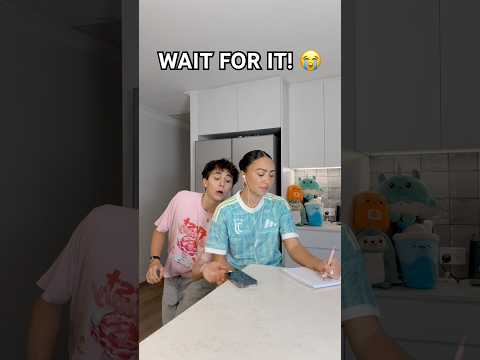 How to steal a phone… 🤣 #shorts #funny #viral #couple ib: @SofiManassyan