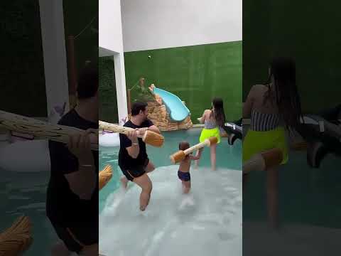 LUCCAS NETO E LUKE FAZEM PEGADINHA COM GI NA PISCINA