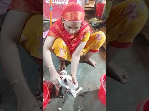 fish cutter lady cutting chicken and fish market #shortsfeed