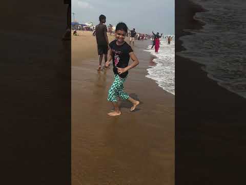 kritika perfect escape from sea waves 😜#shorts#funnyshorts#viralshorts
