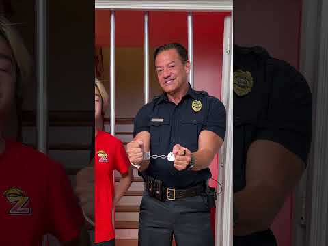How To Get Out Of Handcuffs 🚔