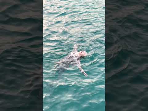 Tutorial mengambang di air laut! #riaricis