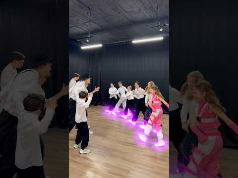 Шаффл Баттл 😎🔥 Boys 👦 VS Girls 👧 NEON BATTLE TUZELITY 😨🔥