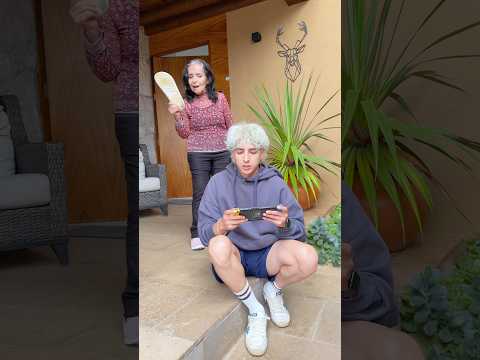 LA ABUELA 👵 USA LA CHANCLA 🩴 PARA TODO 😂
