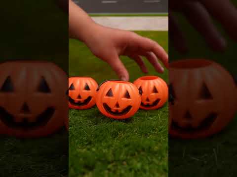 Was versteckt sich im Kürbis? 🎃 #shorts #halloween #cocomelon #kinderlieder
