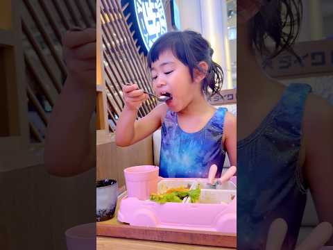 Moana makan apa ya? #riaricis #moana