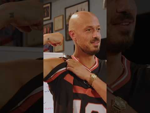 Est-ce que les biceps de Carlito vous font un petit effet ?