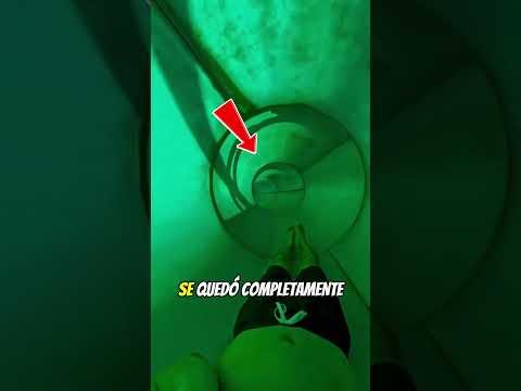 Nunca Confíes en un Tobogán Acuático Como Este… 😱