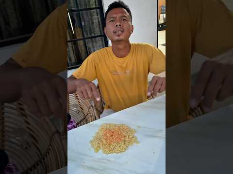Makan mi gak pakai piring⁉️