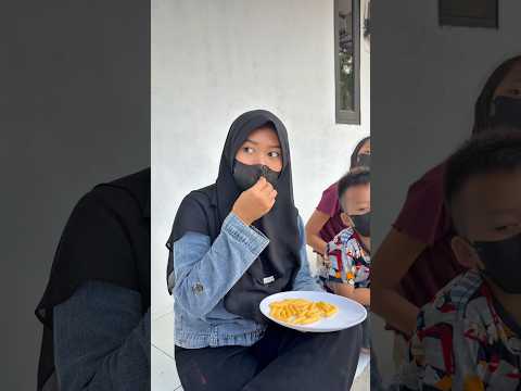 Makan stik keju⁉️