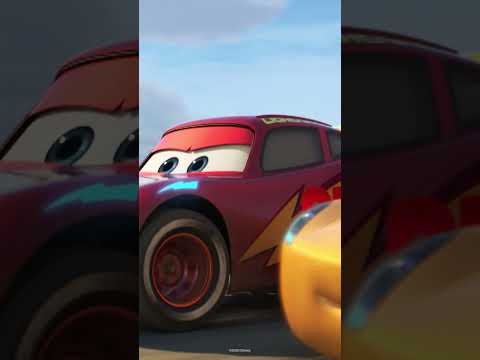 Rayo McQueen y Cruz Ramirez Corren en la Arena 🏎️