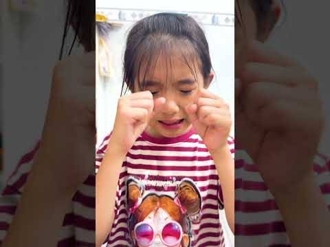 ACC - Người bố chua kẹo không đồng đều || The father distributed the candies unevenly.
