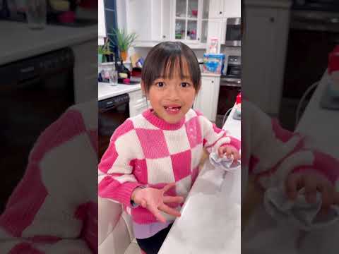 Siblings Learn To Throw Trash in Trash Can 😳🗑️