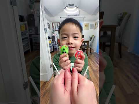 Lollipop surprise for sister 👧🏻❤️👶🏻🌈🍭