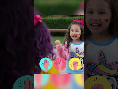 Bebê Valentina Tira A Sorte No Pedra, Papel e Tesoura! ✌️✊✋