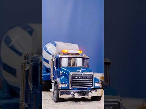 Beton karıştırıcı, şehrin inşasına yardımcı olur 🚚👷‍♂️