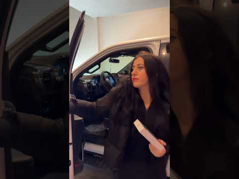 Mom Buys Sierra a New Phone - Role Play
