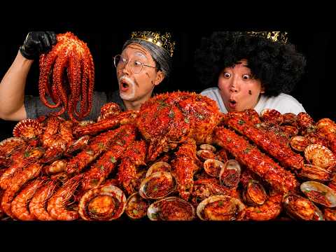 King Took Grandpa’s Food… Then Made a Giant King Crab Seafood Boil! 🦀🌶️