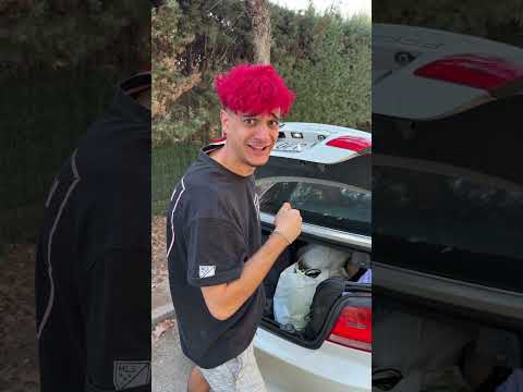 Una PERSONA en MINIATURA me ROBA mi COCHE!