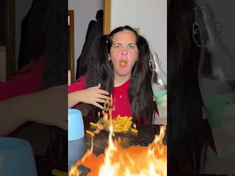 Quitándole comida a mi hermano por 7 días!
