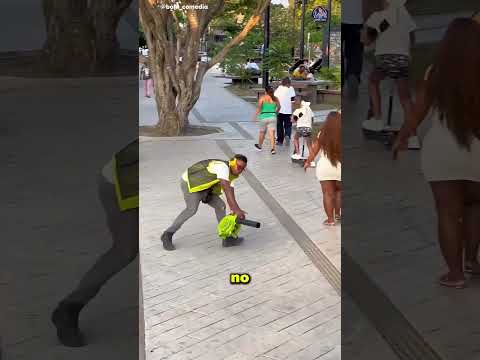 Este Chico Usa Un Soplador Para Quitar Pelucas 😱