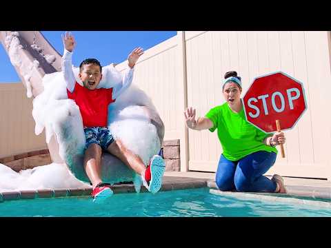 Kaden Eva & Lily's Foam Pool Challenge!
