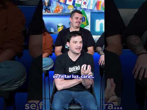 ELA CHEGA NO PRÉDIO...