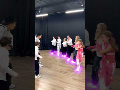Шаффл Баттл 😎🔥 Girls 👧 VS Boys 👦 WHO WIN 🤔🏆 NEON MODE 😨